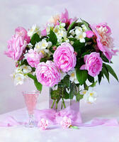 Без бренда «Нежный букетик с розами и настойка» в Сочи в интернет-магазине Без бренда «Нежный букетик с розами и настойка» в Сочи