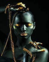 Без бренда «Девушка в черно-золотом макияже» в Сочи в интернет-магазине  Без бренда «Девушка в черно-золотом макияже» в Сочи