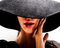 Без бренда «Дама в стильной шляпе» в Сочи